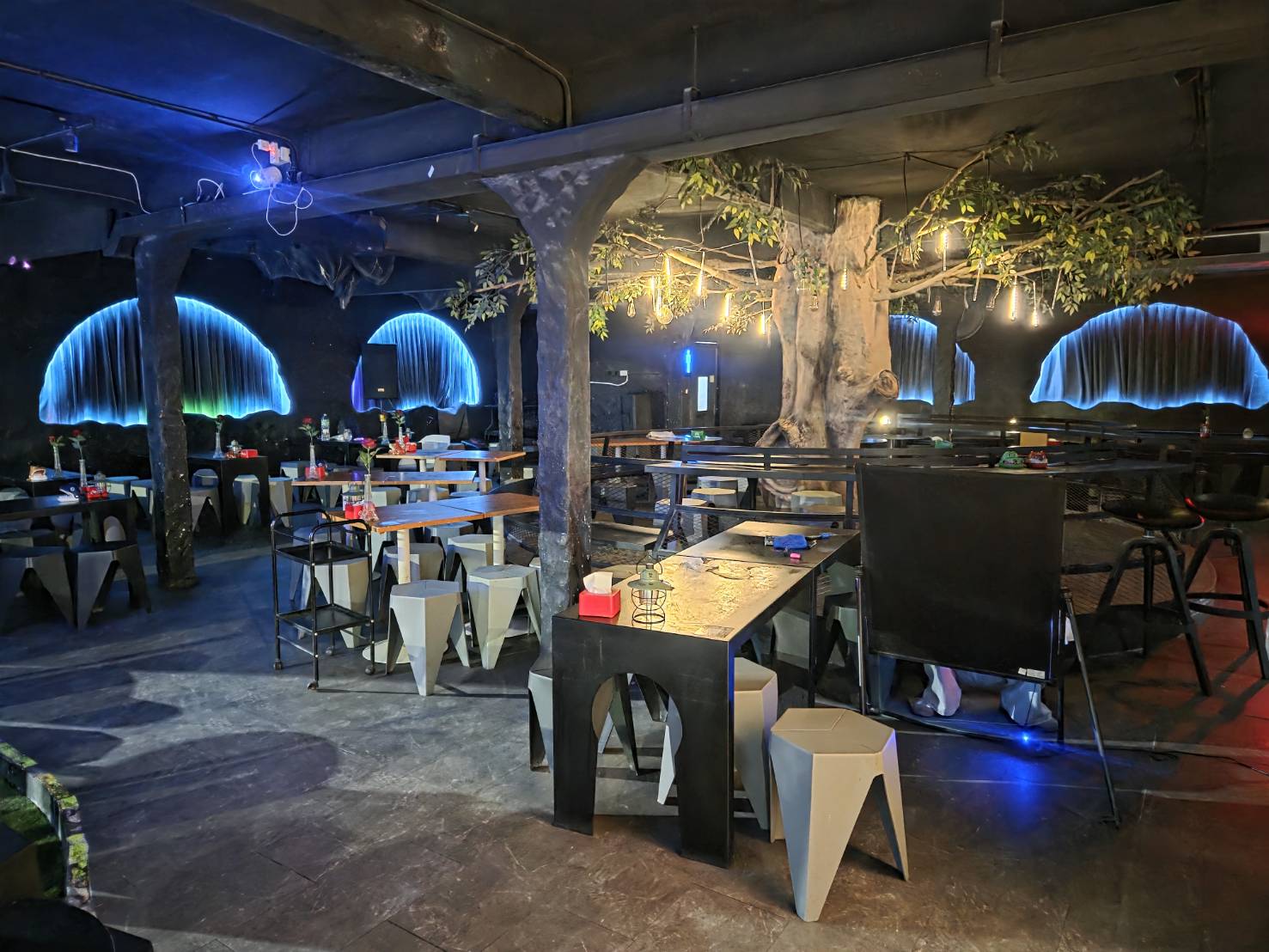 Group seating inside The Chosen Bar Chula 20 (2F)